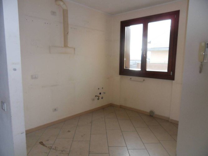 QUADRILOCALE CON CANTINA E BOX DOPPIO Albano Sant'Alessandro