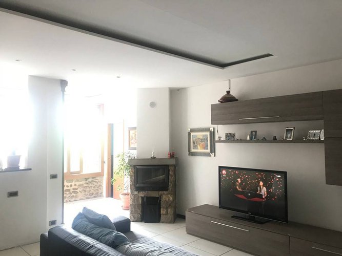 AMPIO QUADRILOCALE CON CAMINO Alzano Lombardo