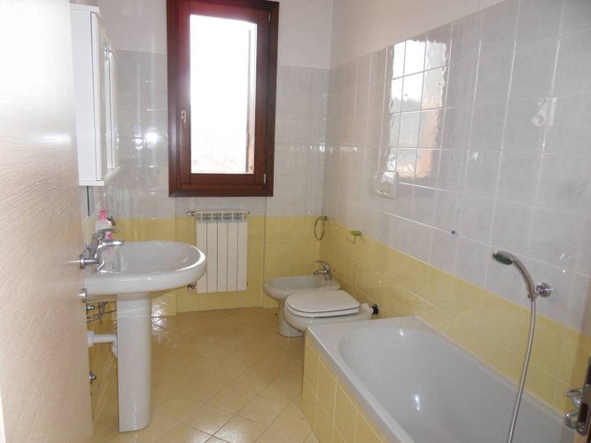 QUADRILOCALE CON CANTINA E BOX DOPPIO Albano Sant'Alessandro