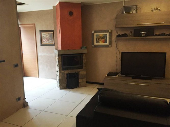 AMPIO QUADRILOCALE CON CAMINO Alzano Lombardo