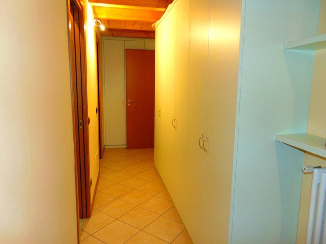 TRILOCALE TRAVI A VISTA CON DOPPI SERVIZI E BOX Palazzago