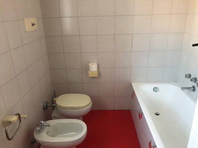 AMPIO MONOLOCALE CON BALCONE, BAGNO FINESTRATO Nembro