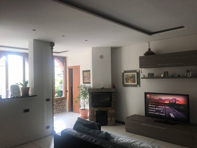 AMPIO QUADRILOCALE CON CAMINO Alzano Lombardo