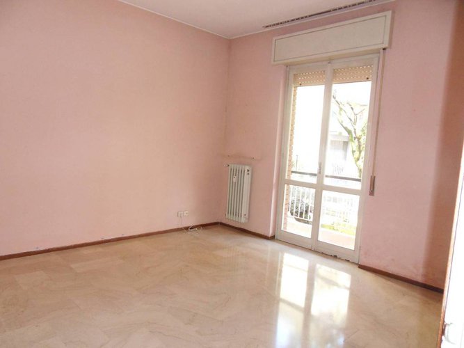 QUADRILOCALE CON BALCONE E CANTINA