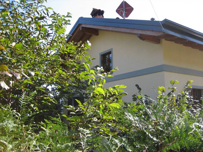 VILLA SINGOLA con 900 mq. di giardino Alzano Lombardo