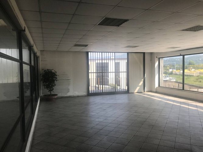 CAPANNONE CON SALONE ESPOSITIVO E 1500 MQ. DI CORTILE Mozzo