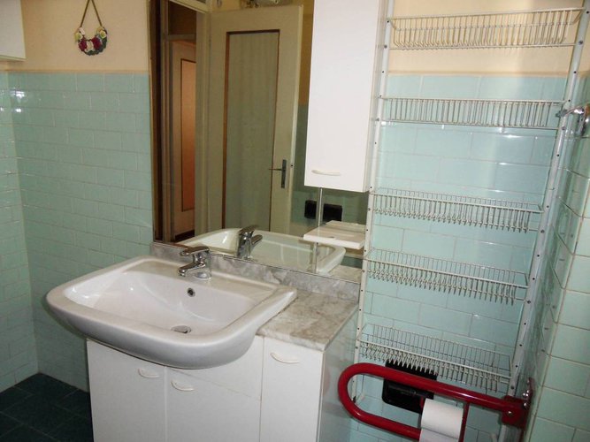 QUADRILOCALE CON BALCONE E CANTINA Bergamo