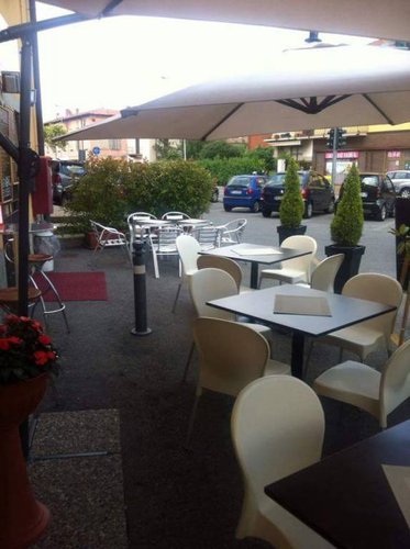 Cedesi avviata gastronomia in posizione di forte passaggio. Bergamo