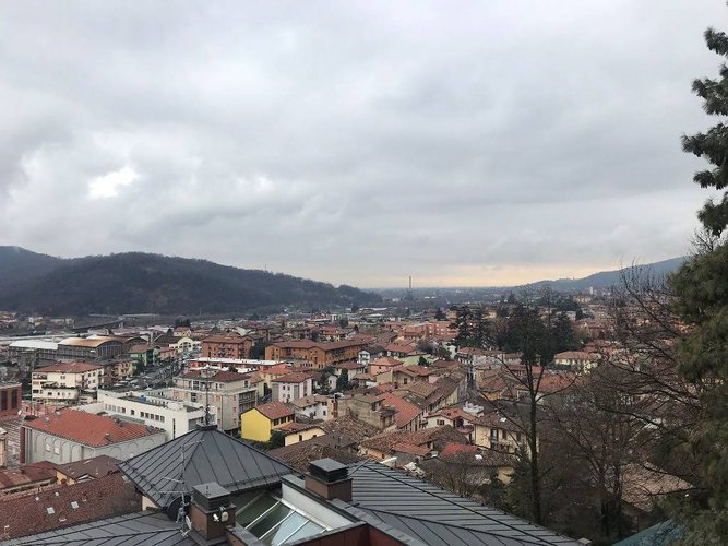 PRESTIGIOSA VILLA SINGOLA CON 3 APPARTAMENTI Nembro