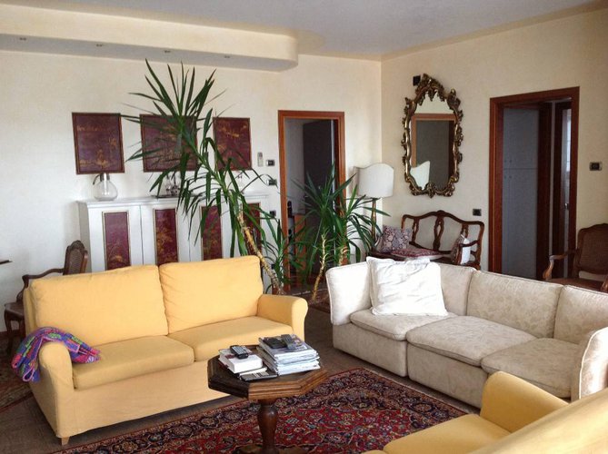 AMPIO QUADRILOCALE CON TERRAZZO DI MQ. 50 Alzano Lombardo