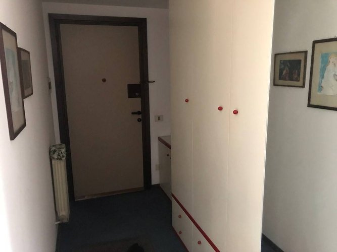 AMPIO MONOLOCALE CON BALCONE, BAGNO FINESTRATO Nembro