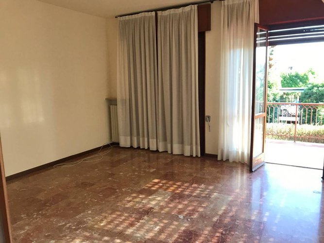 VILLA SINGOLA CON 1000 mq. DI GIARDINO Bergamo