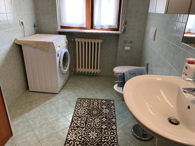 AMPIO QUADRILOCALE CON MAGAZZINO SOTTOSTANTE Bergamo