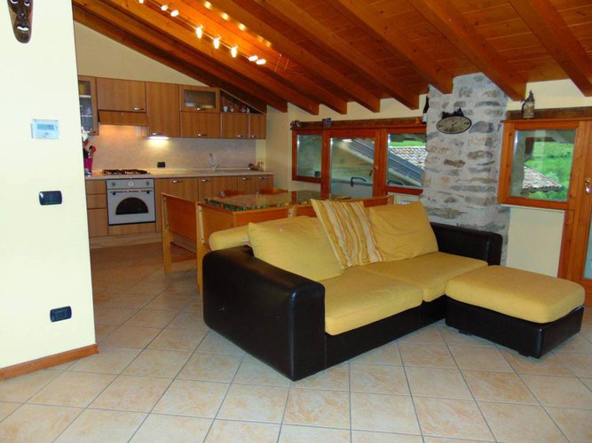 TRILOCALE TRAVI A VISTA CON DOPPI SERVIZI E BOX Palazzago