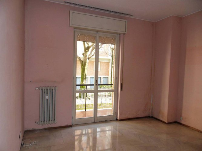 QUADRILOCALE CON BALCONE E CANTINA Bergamo