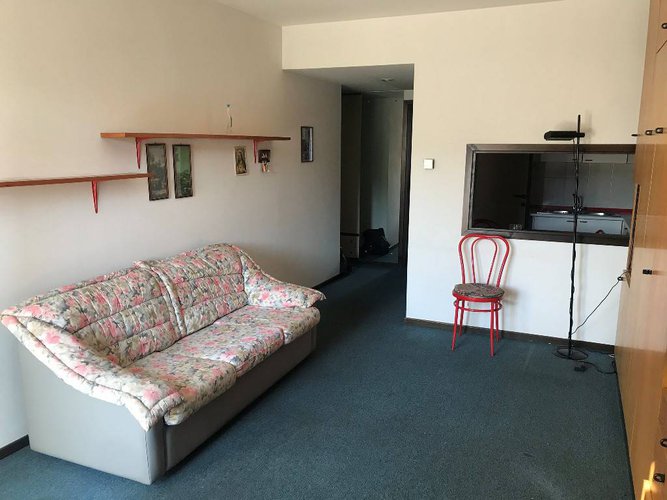 AMPIO MONOLOCALE CON BALCONE, BAGNO FINESTRATO Nembro