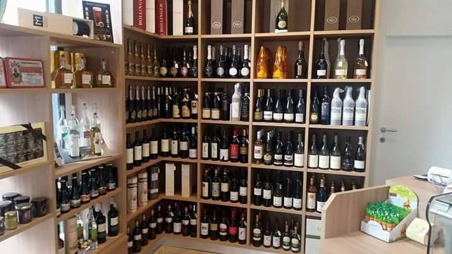 Negozio di Gastronomia (rivendita) in posizione centrale. Bergamo