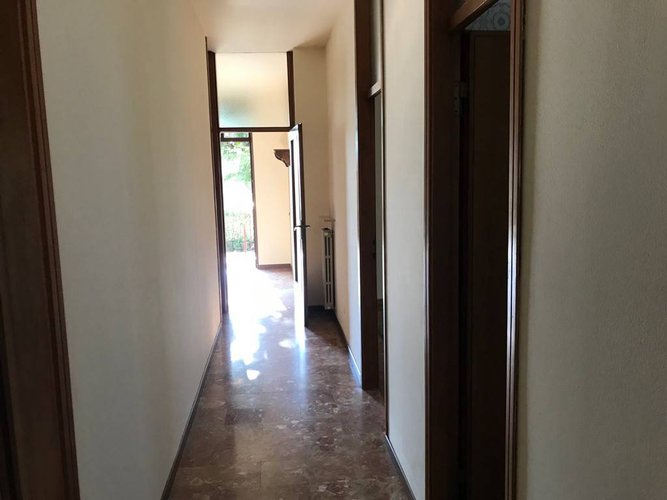 VILLA SINGOLA CON 1000 mq. DI GIARDINO Bergamo