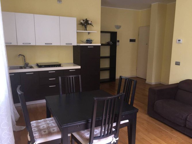 Signorile bilocale con box Nembro