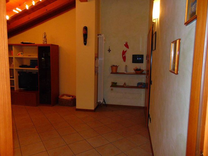 TRILOCALE TRAVI A VISTA CON DOPPI SERVIZI E BOX Palazzago