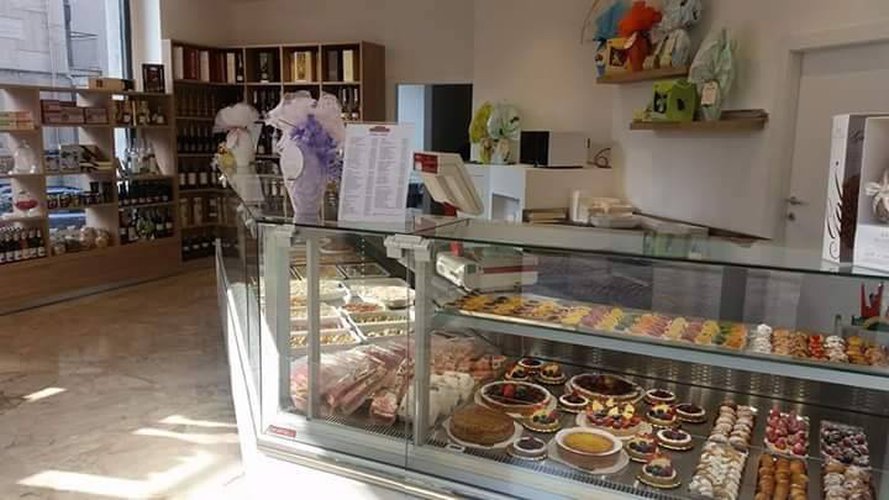 Negozio di Gastronomia (rivendita) in posizione centrale. Bergamo