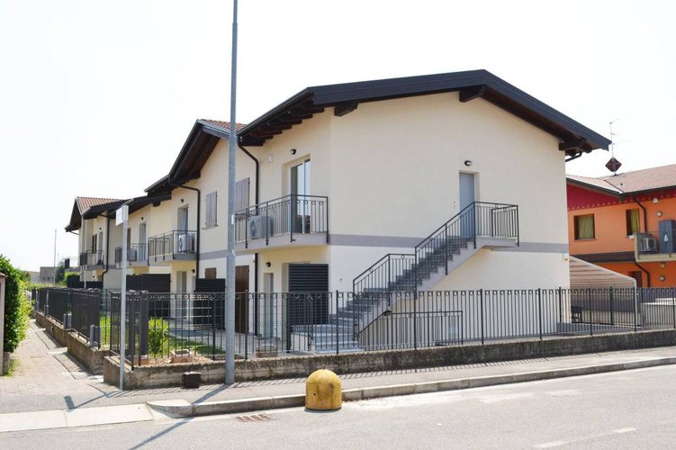 NUOVO TRILOCALE PIANO PRIMO CON BALCONI, BOX E POSTO AUTO Cavernago