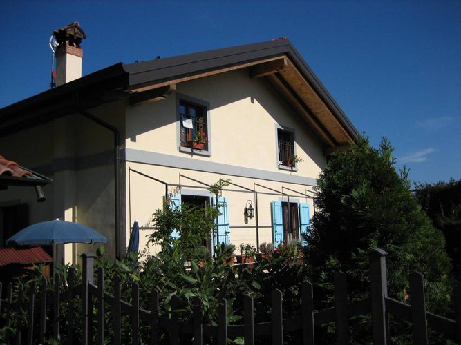 VILLA SINGOLA con 900 mq. di giardino Alzano Lombardo