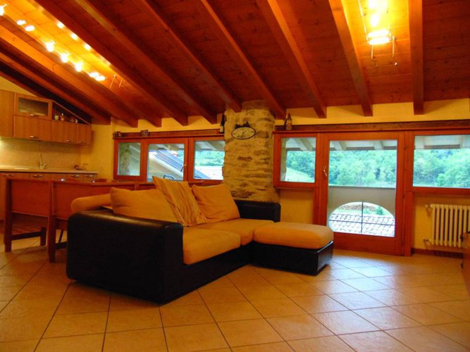 TRILOCALE TRAVI A VISTA CON DOPPI SERVIZI E BOX