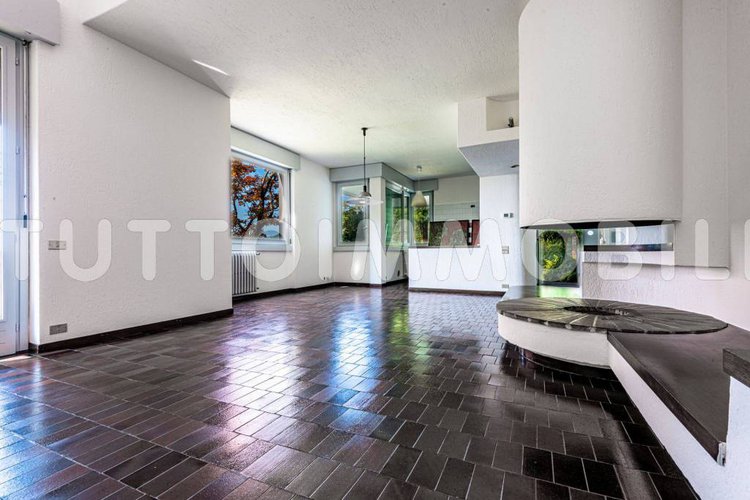 PRESTIGIOSA VILLA SINGOLA A NEMBRO Nembro