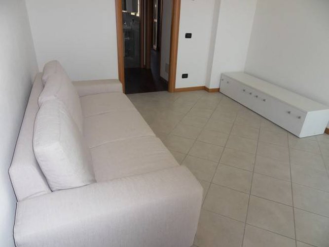 TRILOCALE NUOVO ARREDATO CON BOX DOPPIO E CANTINA Bagnatica