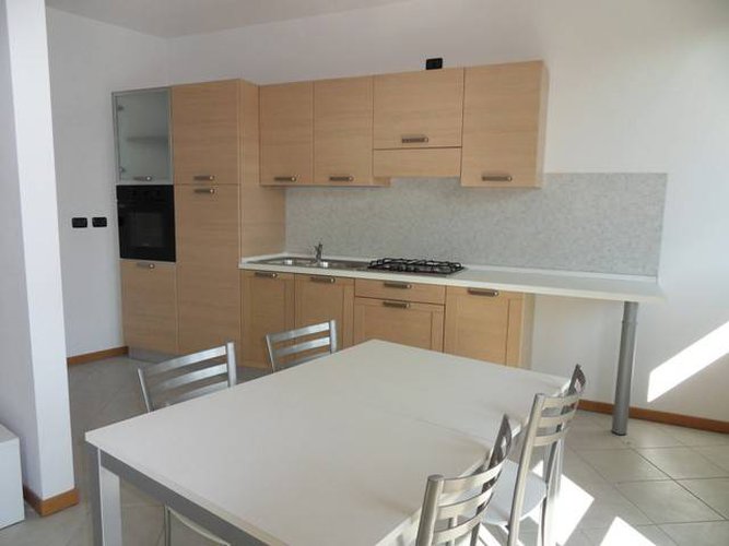 TRILOCALE NUOVO ARREDATO CON BOX DOPPIO E CANTINA Bagnatica