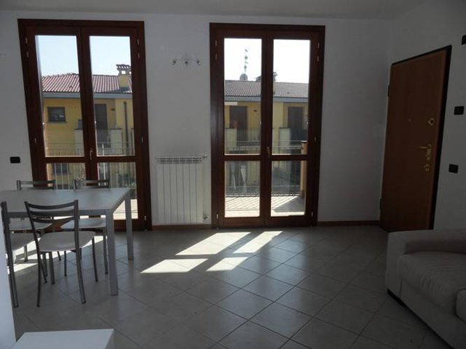 TRILOCALE NUOVO ARREDATO CON BOX DOPPIO E CANTINA Bagnatica