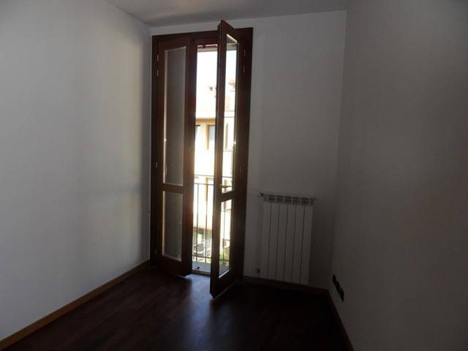 TRILOCALE NUOVO ARREDATO CON BOX DOPPIO E CANTINA Bagnatica