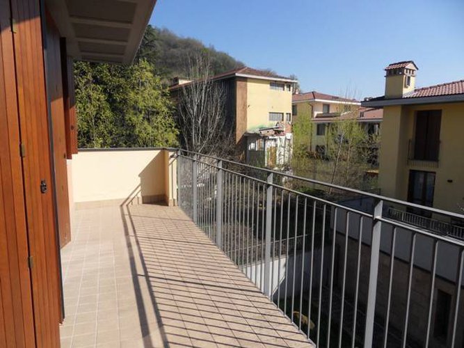 TRILOCALE NUOVO ARREDATO CON BOX DOPPIO E CANTINA Bagnatica