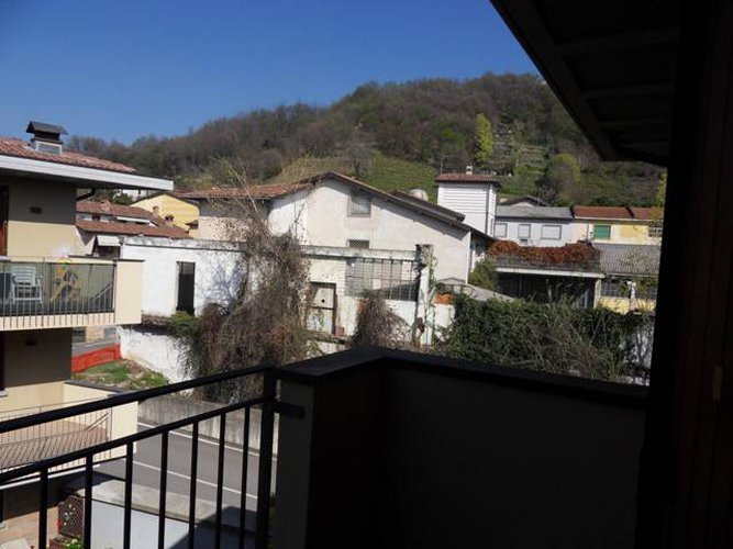 TRILOCALE NUOVO ARREDATO CON BOX DOPPIO E CANTINA Bagnatica