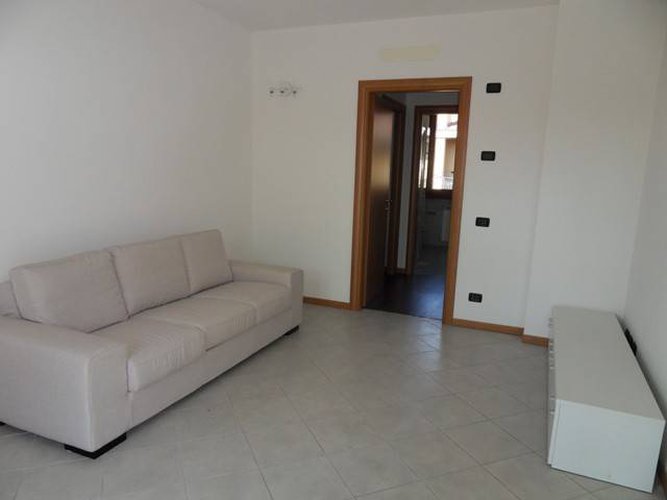 TRILOCALE NUOVO ARREDATO CON BOX DOPPIO E CANTINA Bagnatica