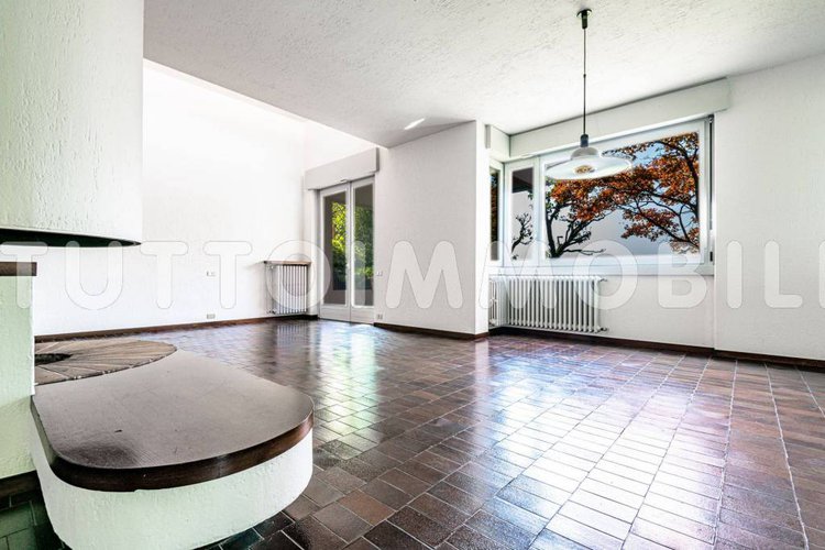 PRESTIGIOSA VILLA SINGOLA A NEMBRO Nembro