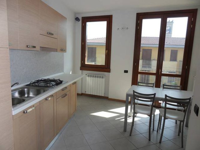 TRILOCALE NUOVO ARREDATO CON BOX DOPPIO E CANTINA Bagnatica