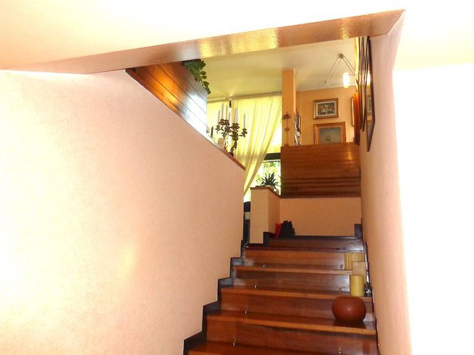 STEZZANO VILLA SINGOLA CON AMPIO GIARDINO Stezzano