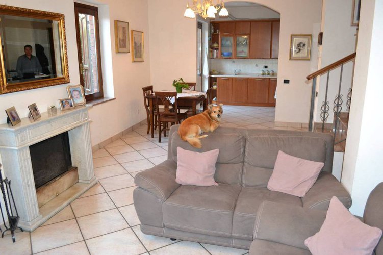VILLA BIFAMIGLIARE INDIPENDENTE CON 600 MQ DI GIARDINO Cavernago