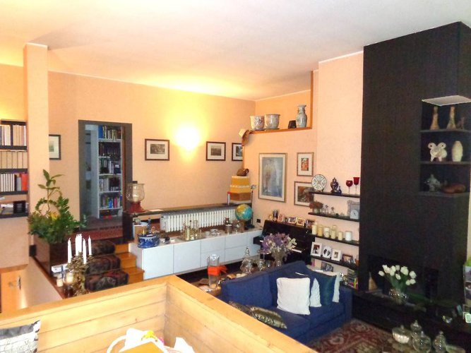 STEZZANO VILLA SINGOLA CON AMPIO GIARDINO Stezzano