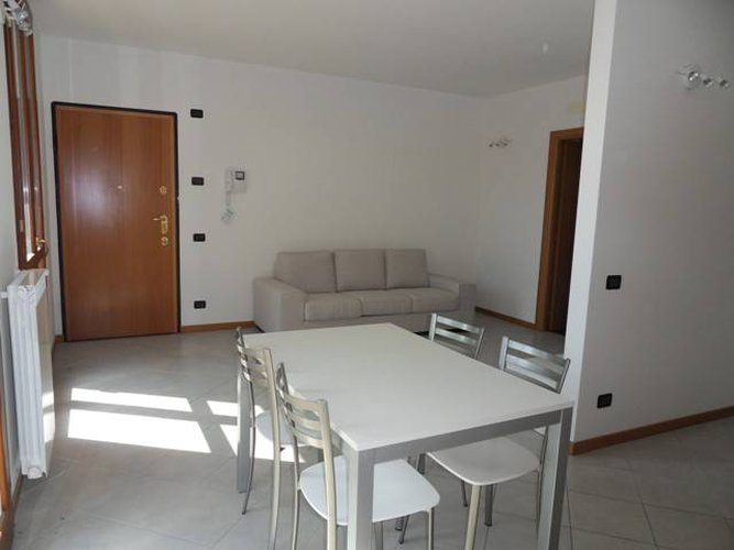 TRILOCALE NUOVO ARREDATO CON BOX DOPPIO E CANTINA Bagnatica