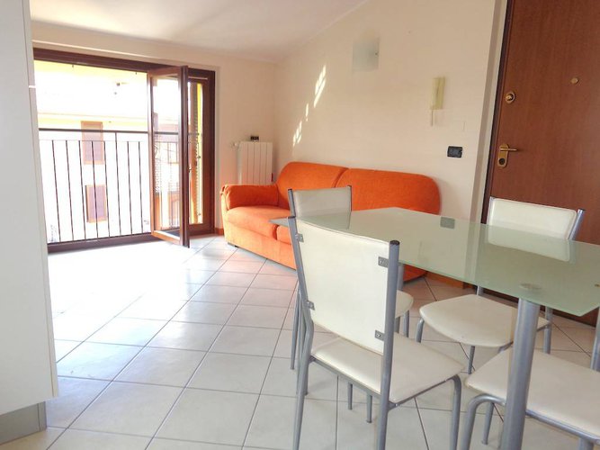 LIBERO SUBITO!!!COLOGNO TRILOCALE CON BOX DOPPIO E TERRAZZO Cologno al Serio