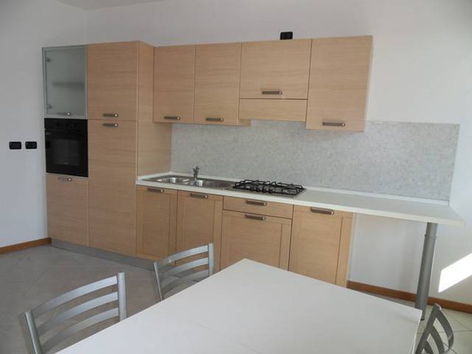 TRILOCALE NUOVO ARREDATO CON BOX DOPPIO E CANTINA Bagnatica