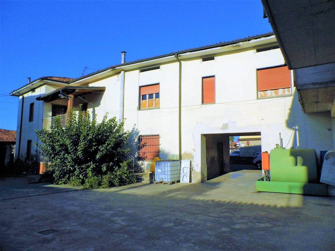 In centro a Castelli Calepio (frazione Quintano) Castelli Calepio