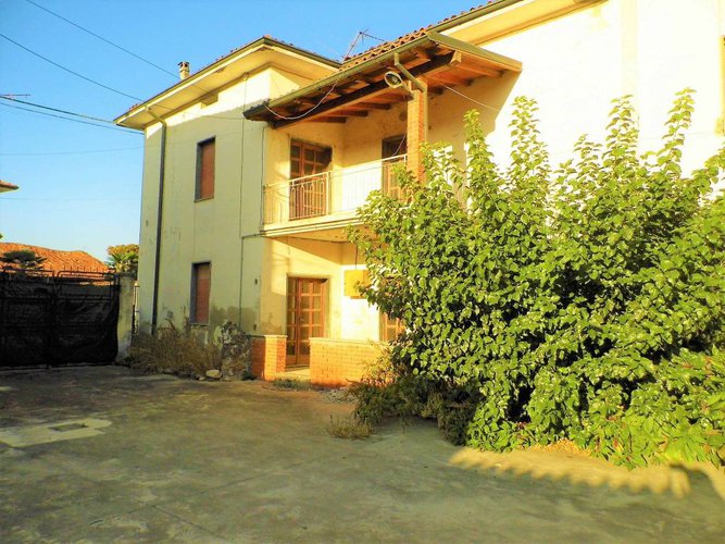 In centro a Castelli Calepio (frazione Quintano) Castelli Calepio