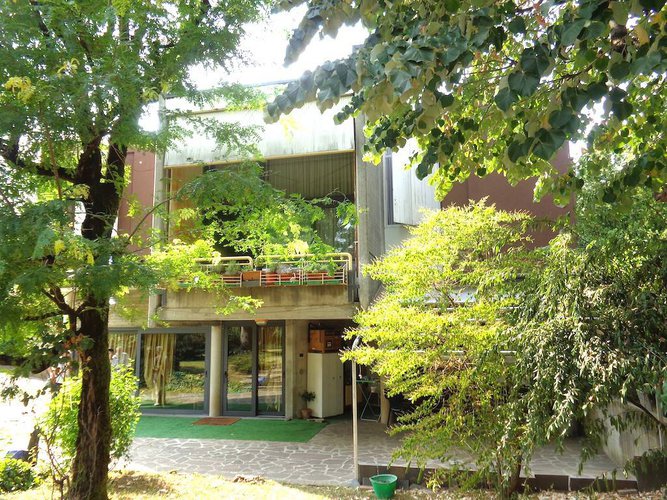 STEZZANO VILLA SINGOLA CON AMPIO GIARDINO Stezzano