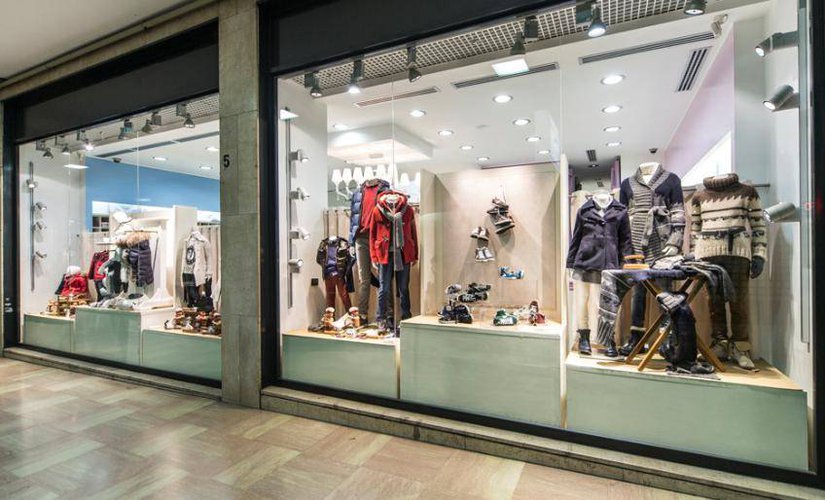 Negozio plurivetrine in zona centrale di pregio Bergamo