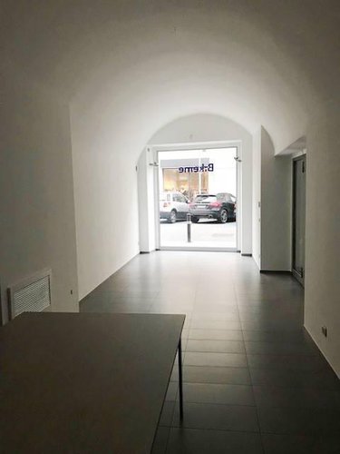 A665 Negozio di 100mq in affitto centrale Bergamo