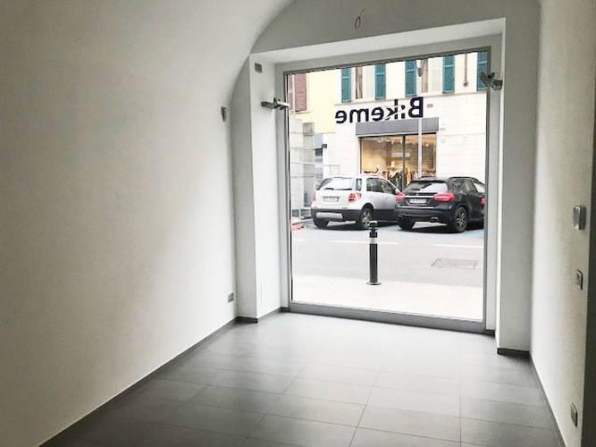 A665 Negozio di 100mq in affitto centrale Bergamo